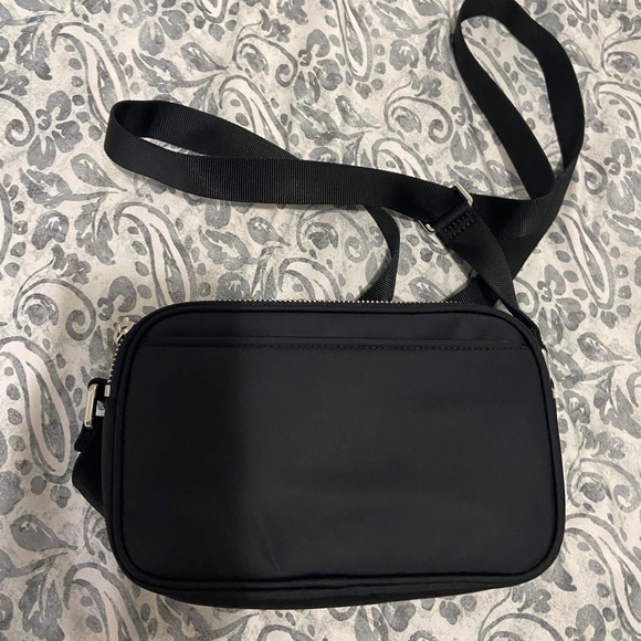 Lululemon brand new bag SOld out everywhere - Picture 2 of 2